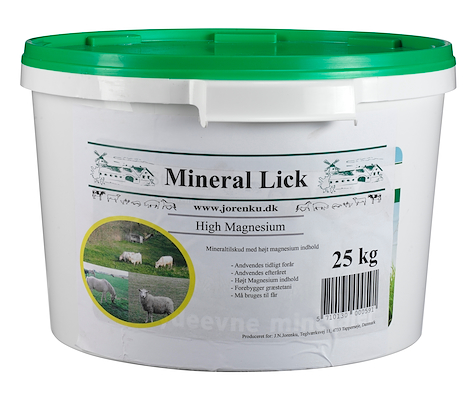 100458 mineral lick high mag.jpg