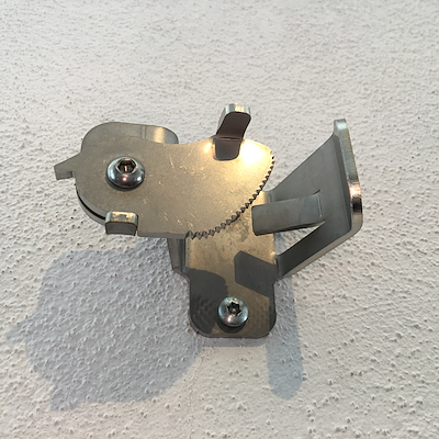 101387 smedebakken universal ophæng til skaft2.JPG